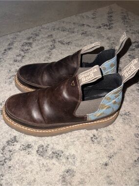 Georgia Boot Men’s Brown Leather Chukka Boots with Light Blue Heel Accent